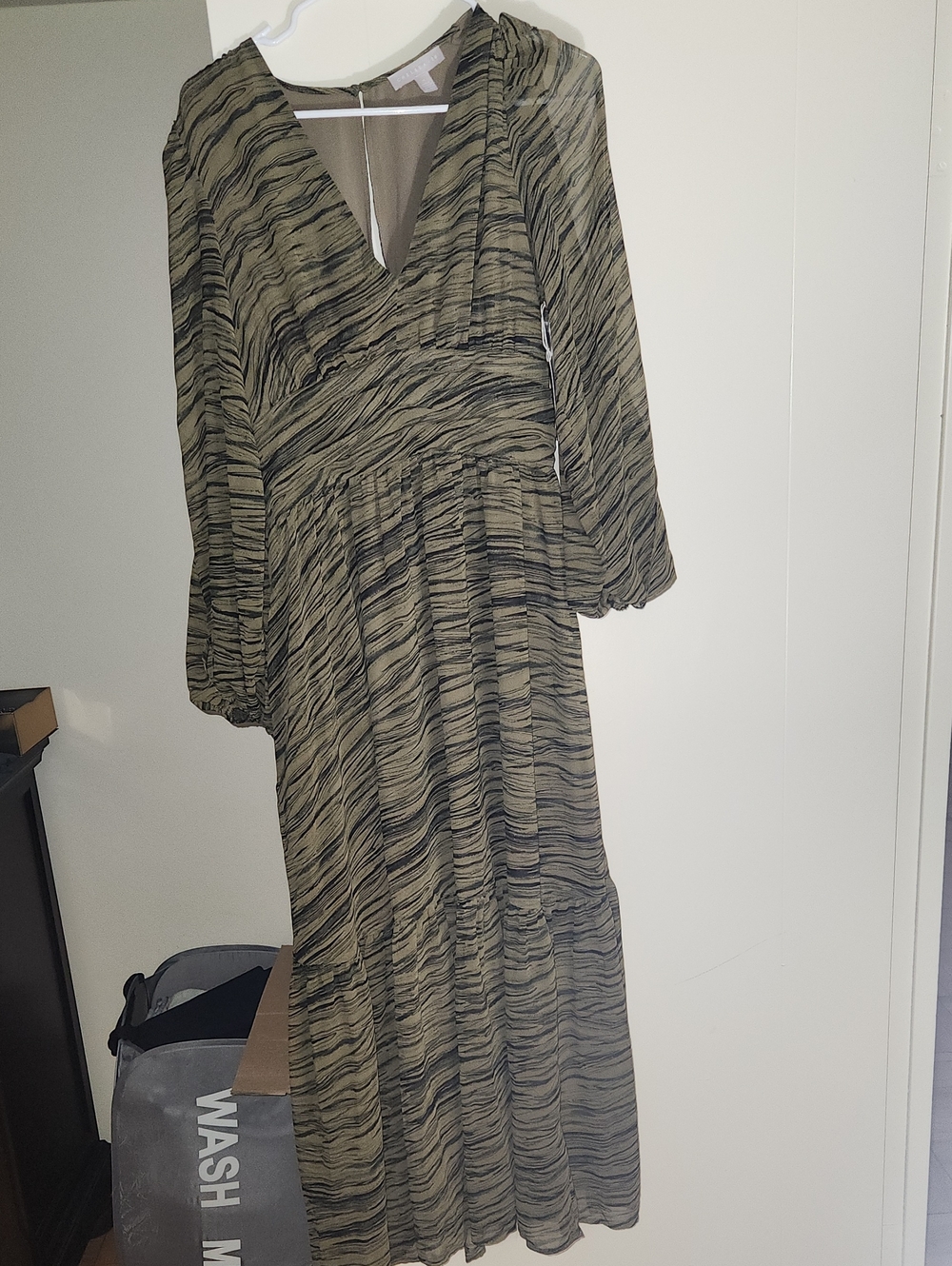 Chelsea28 Olive and Black Wave-Print Maxi Dress